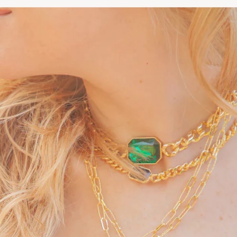 Short and suite 14k gold plated brass necklace emerald color Swarovski crystal